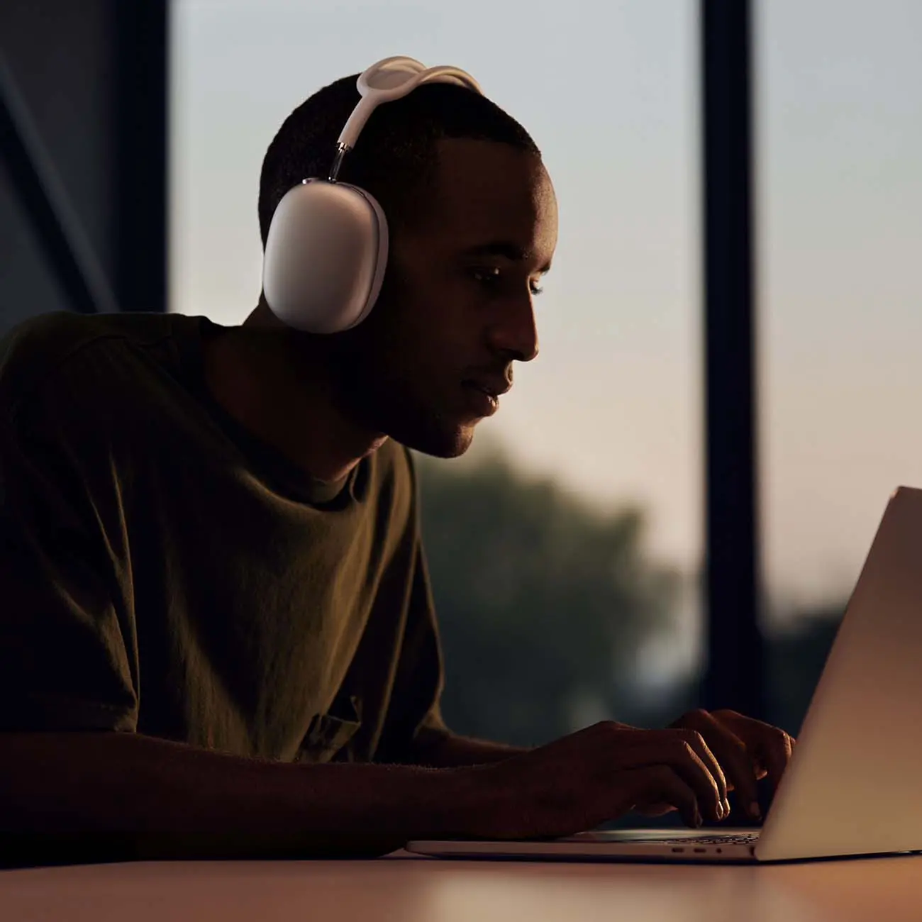 Наушники полноразмерные Bluetooth Apple AirPods Max Green (MGYN3)